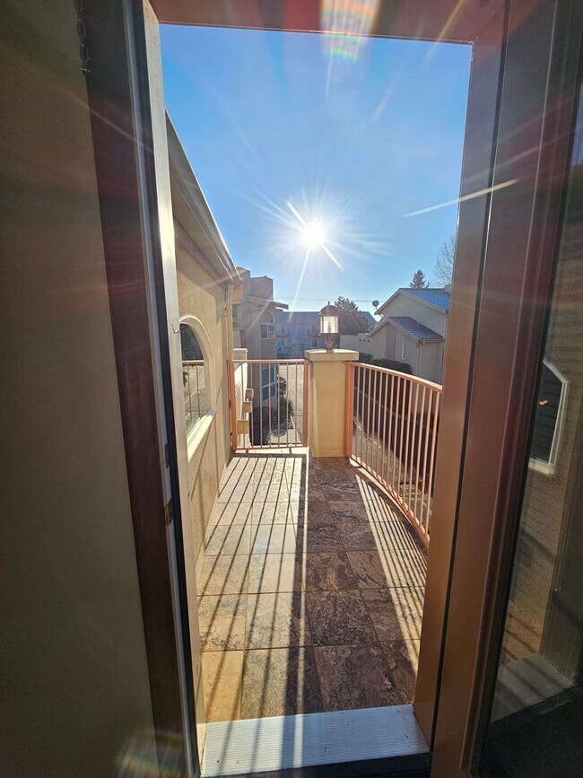 Building Photo - Lakefront Condo in Gated Community