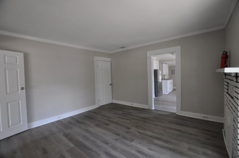 Building Photo - 914 23rd St W