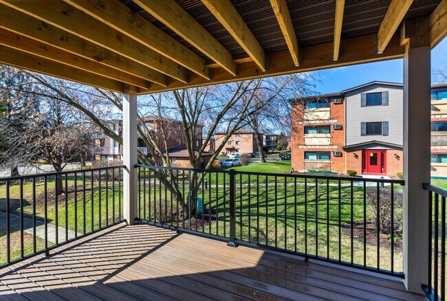 Building Photo - 604 W 65th St