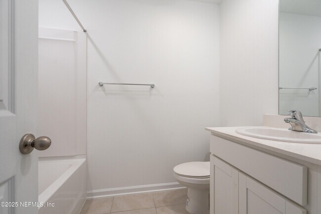 Building Photo - 40 Crisanto Rd