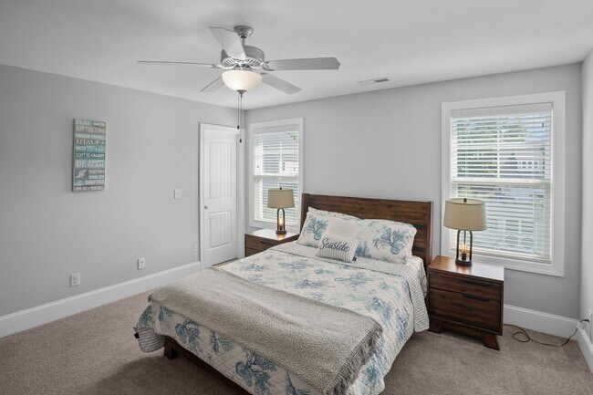 Building Photo - Stunning 4 bedroom 2.5 bath home located in Hampstead Wyndwater Community