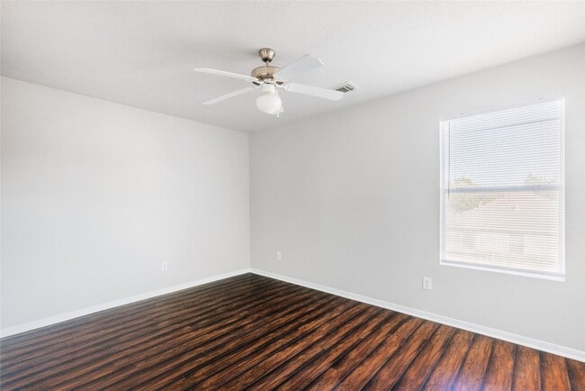 Building Photo - 15410 Fir Woods Ln