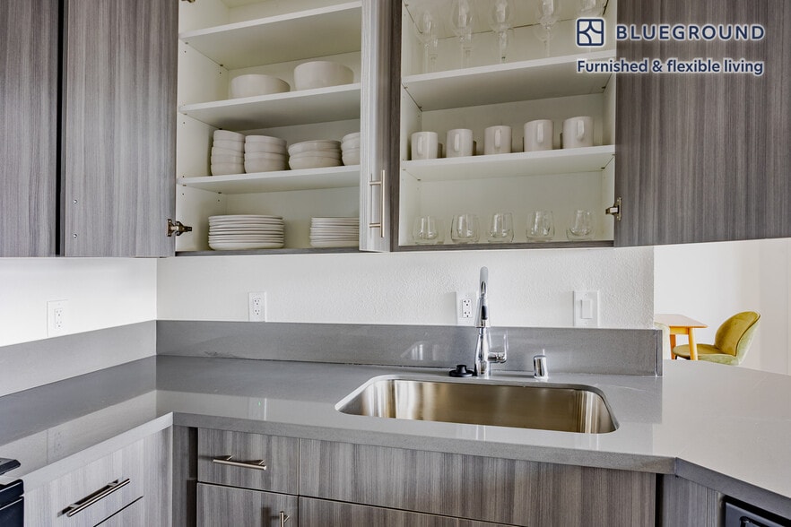 Building Photo - 13603 Marina Pointe Dr