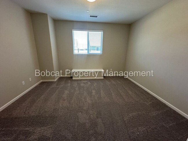 Building Photo - 864 Furlong Dr