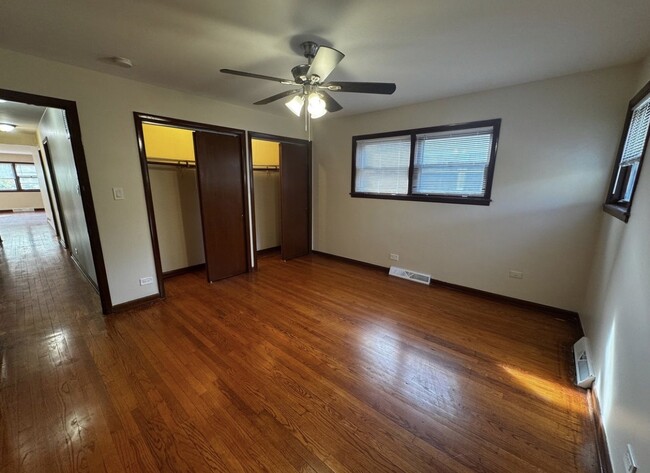 Building Photo - 725 Brummel St