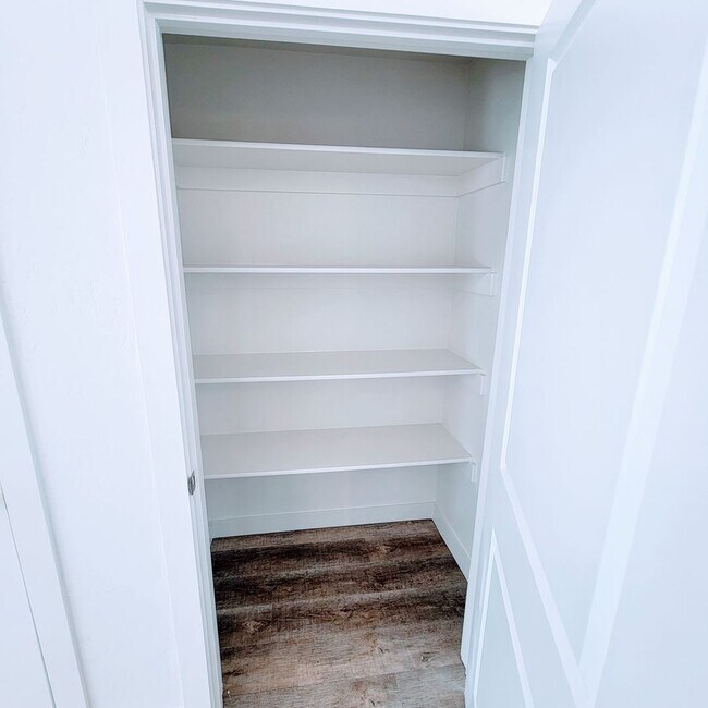 Building Photo - Phenomenal GORGEOUS HOME!!