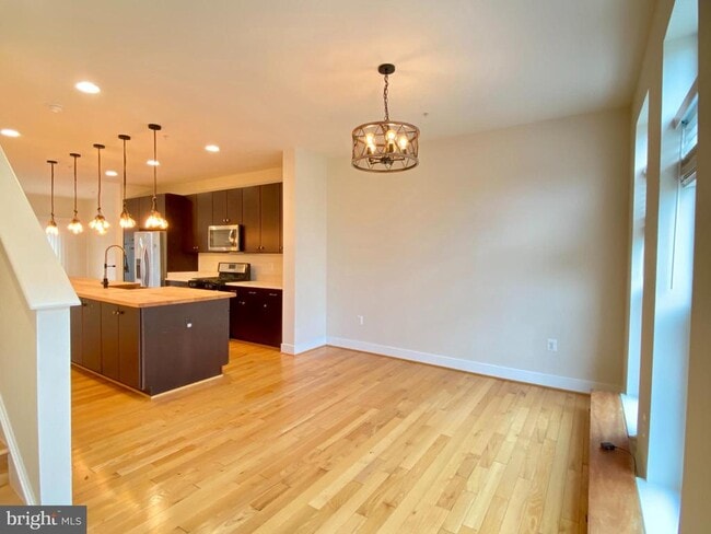 Building Photo - 924 King Farm Blvd