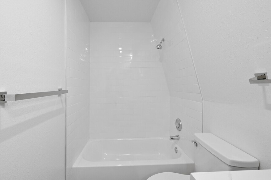 Building Photo - 4025 Midvale Ave N