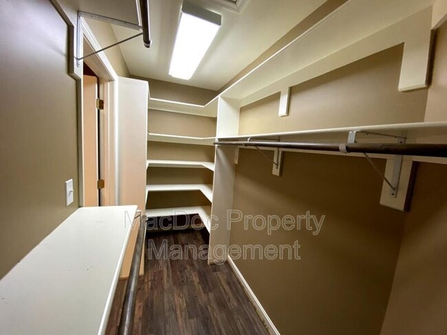 Building Photo - 1265 Ullainee Rd
