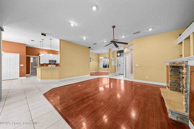 Building Photo - 949 SE Gardenbrook Ct