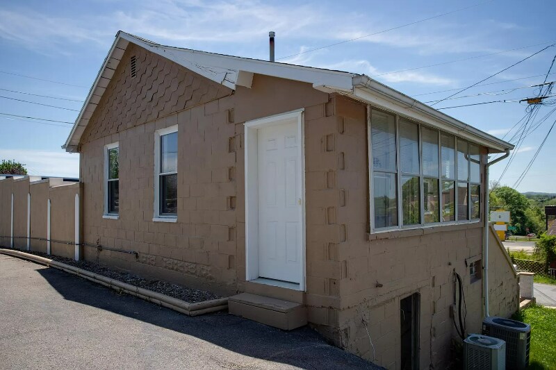 Building Photo - 3581 Robert C Byrd Dr