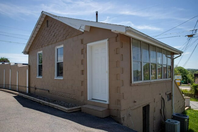 Building Photo - 3581 Robert C Byrd Dr