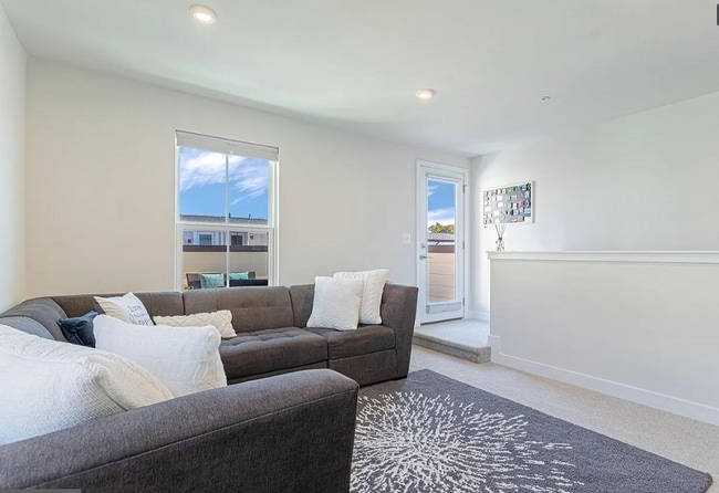 Building Photo - 6215 Herald St