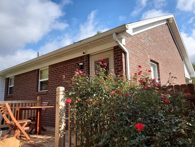 Building Photo - Beautiful Brick Ranch Home  Located in Spring Falls Neighborhood