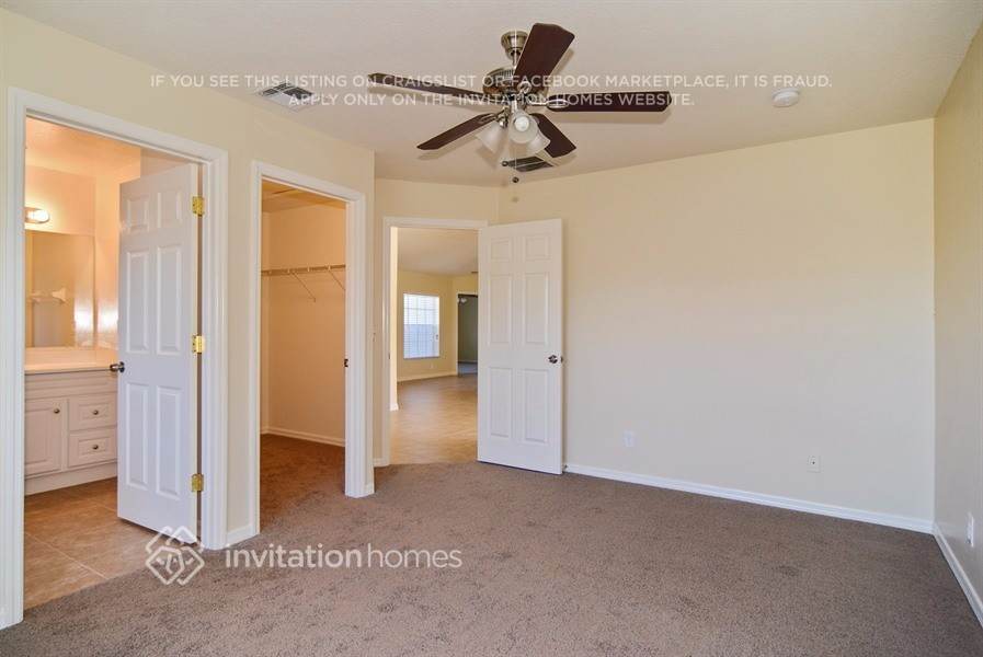 Building Photo - 356 SW Fig Ave