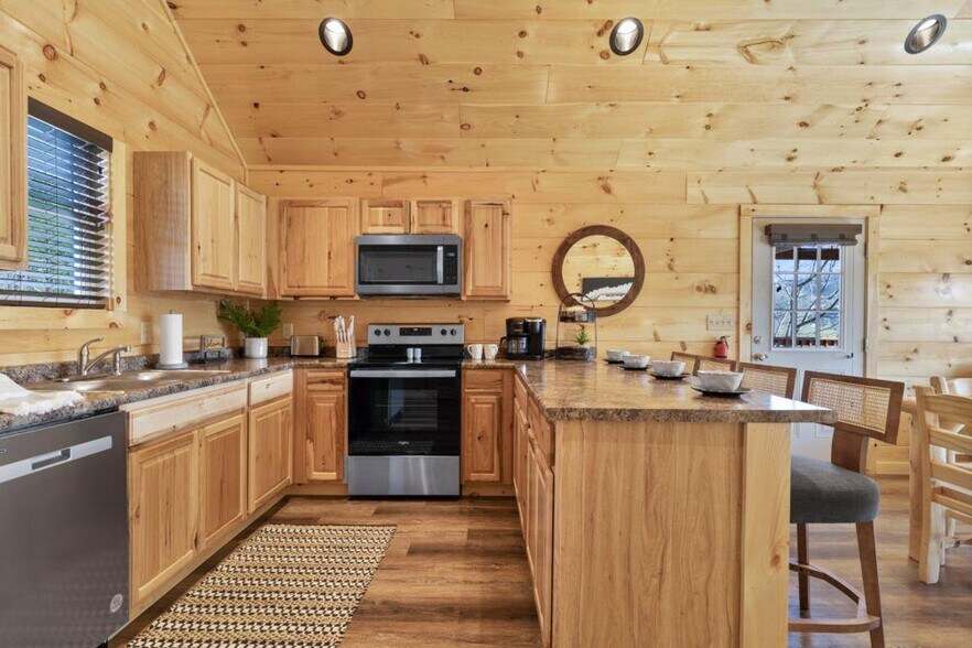 Building Photo - 3936 Valley View Dr
