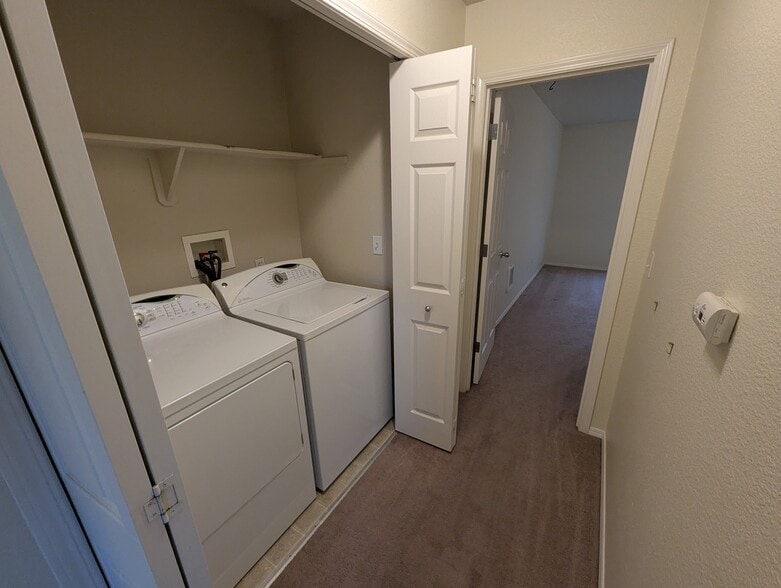 Building Photo - 3144 SE Sternwheeler Dr