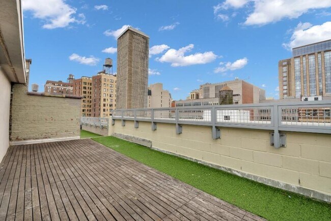 Building Photo - 3 bedroom in New York NY 10010