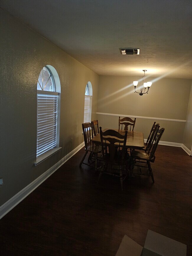 Dining area - 67 Madrid Ave