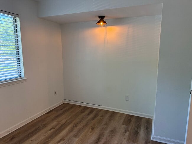 Building Photo - Updated First Floor Forest Cove Condo- Bike to the Beach!