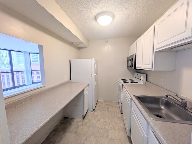 Building Photo - 10 E Ontario St