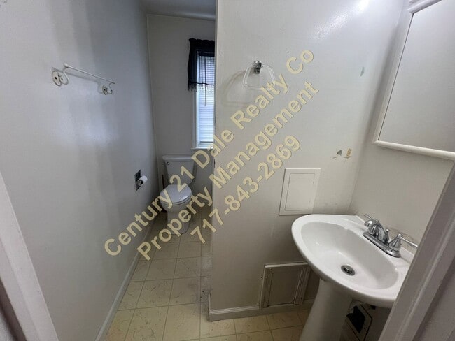 Building Photo - 3 BR 1 Bath Home in Central York School Di...