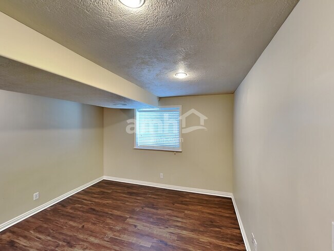 Building Photo - 2049 S Fremont Crest Ave W