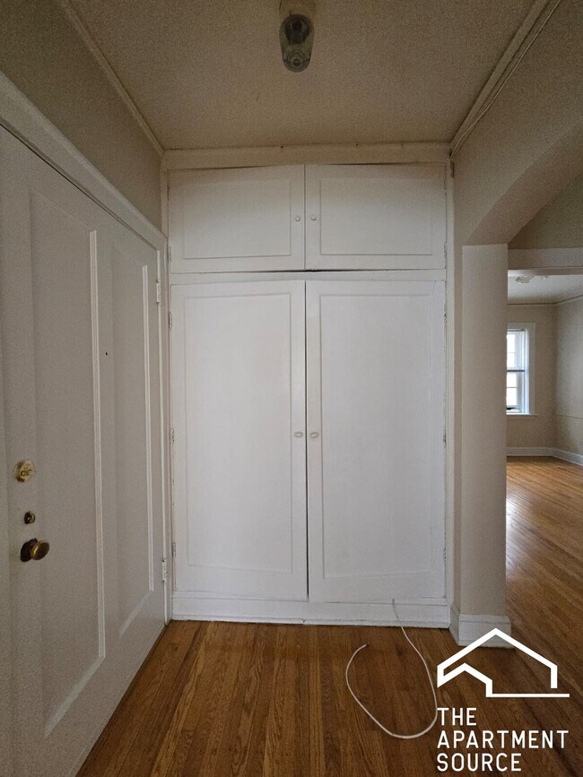 Building Photo - 1454 Oak Ave