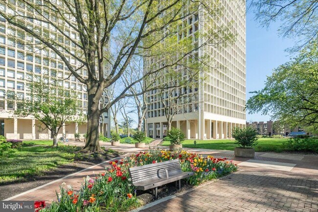 Building Photo - 200 Locust St