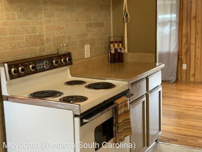 Building Photo - 3 br, 1.5 bath House - 723 Washington Circle