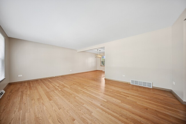 Building Photo - 2115 E Euclid Ave