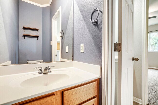 Building Photo - First time rental! Large home!