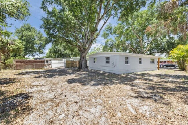 Building Photo - 1325 Windsor Way