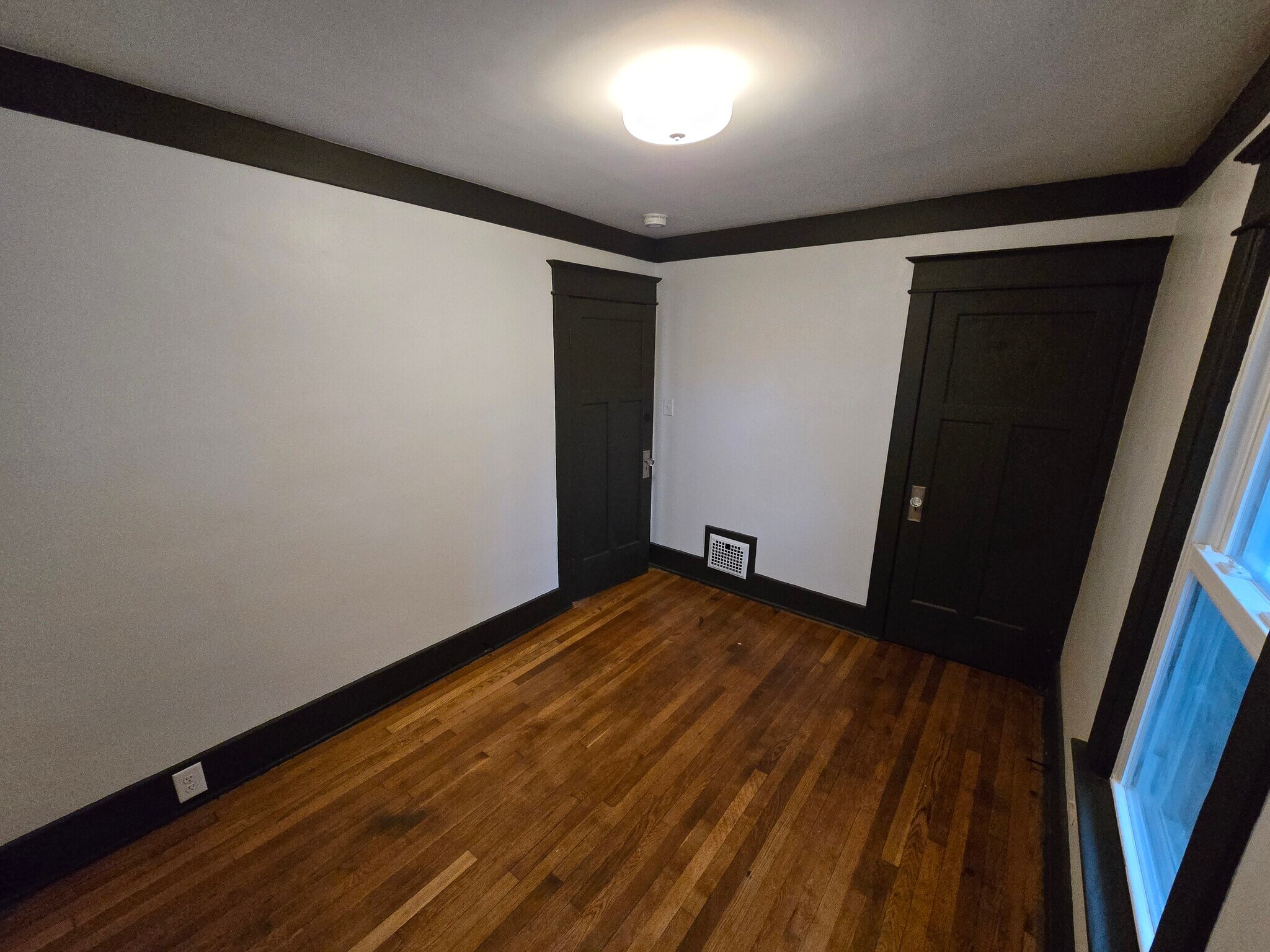 Building Photo - 21 W Beechwood Ave