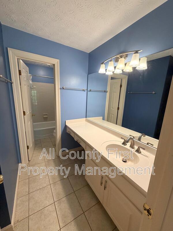 Building Photo - 2438 Kings Arms Dr