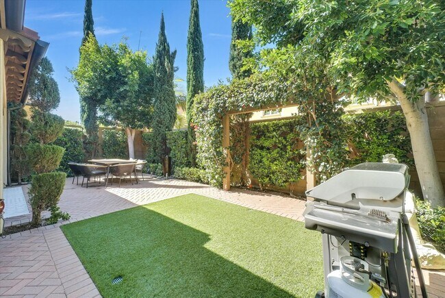 Building Photo - 80 Lupari