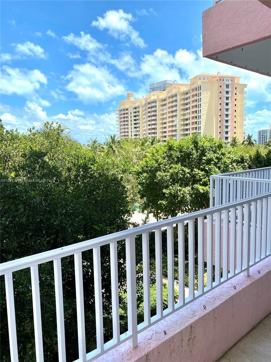 Building Photo - 785 Crandon Blvd