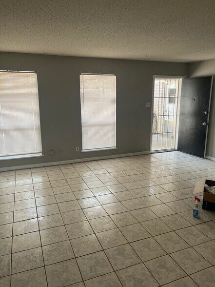 Living room - 6609 Escondido Dr