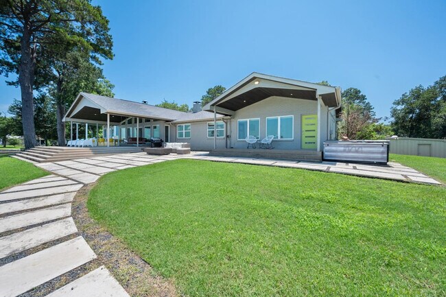 Building Photo - 1012 Chestnut Dr