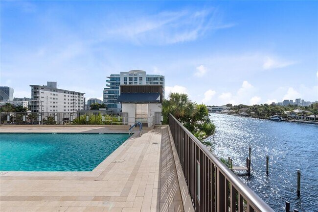 Building Photo - 777 Bayshore Dr