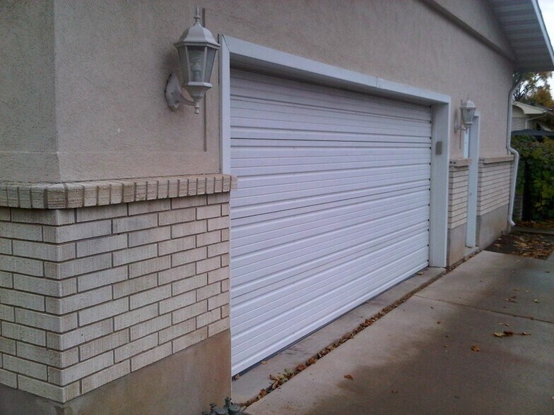 Building Photo - 160 E 800 N