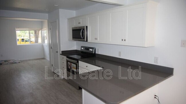 Building Photo - 1800 S Cook St