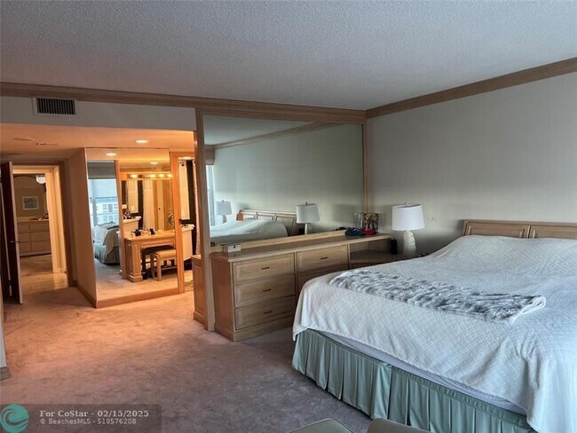 Building Photo - 4100 Galt Ocean Dr
