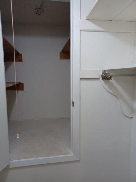 Building Photo - 307 Bolivar Ave