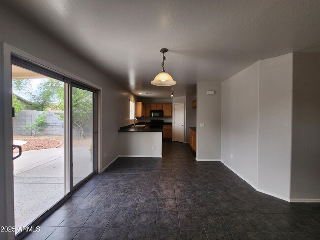 Building Photo - 13921 W Port Royale Ln