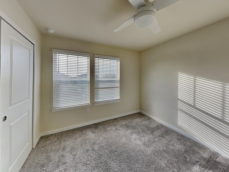 Building Photo - 4079 Feather Tree Dr