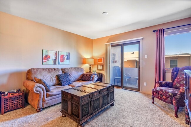 Building Photo - Beautifully Furnished One Bedroom Condo near Hospital Available Now!