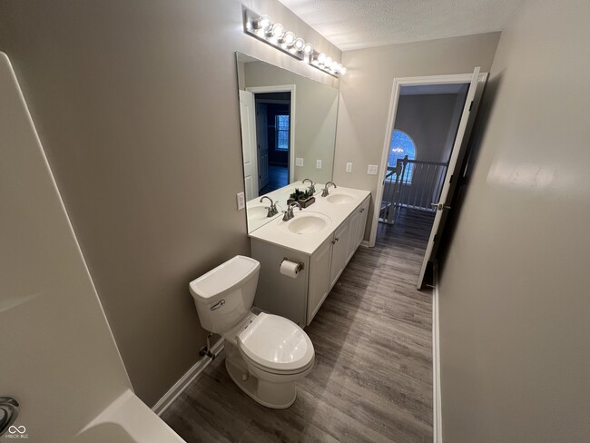 Building Photo - 344 W Columbine Ln