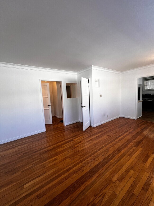 Building Photo - 3880 Roble Vista Dr