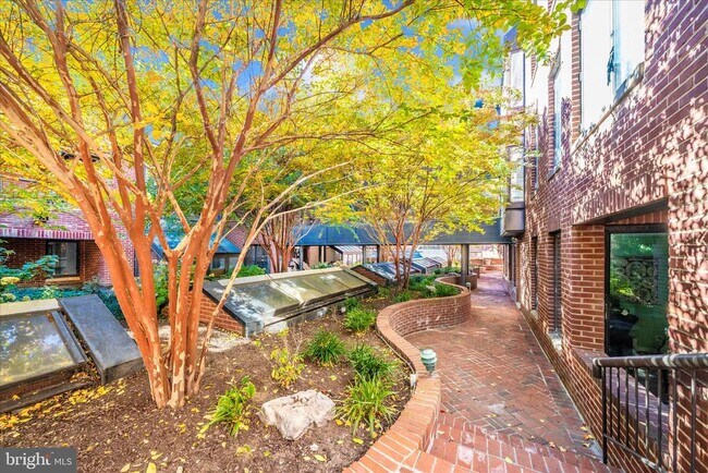 Building Photo - 1080 Wisconsin Ave NW